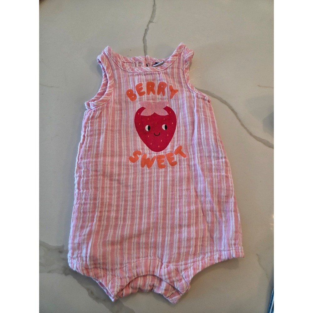Old navy baby girl romper 6-12 mos‎